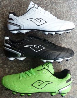 21897 - Soccer shoes in stock China