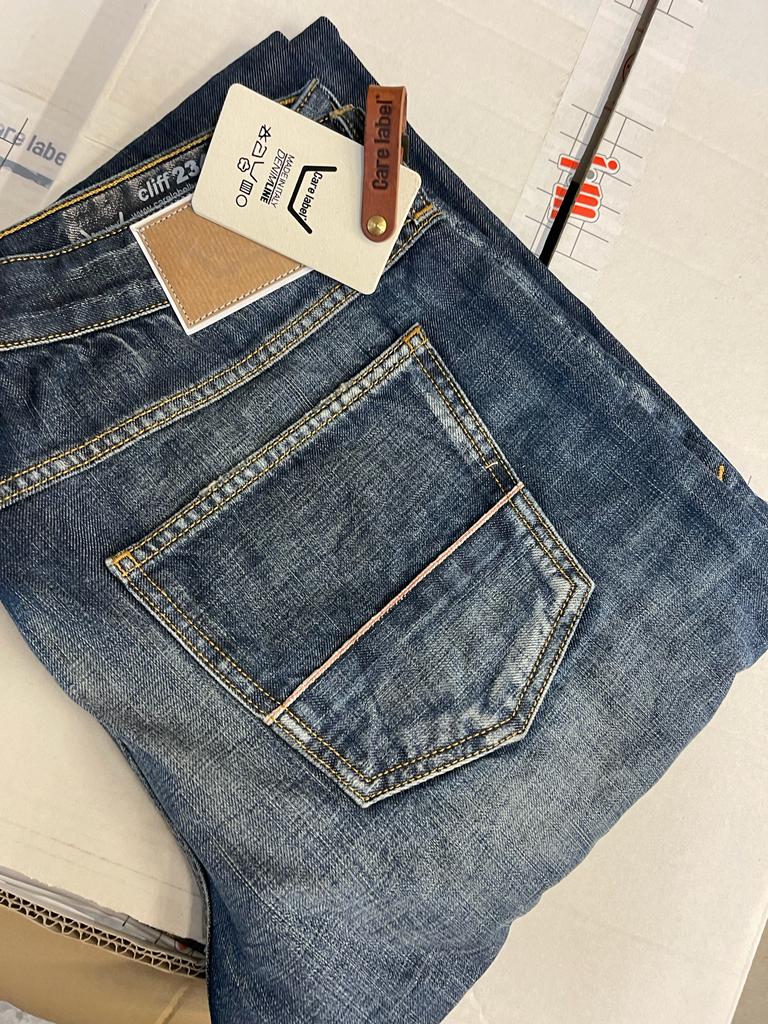 JEANS IN STOCK Europe