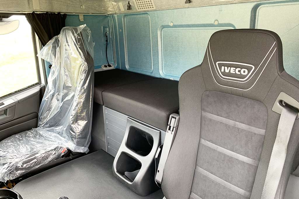 45710 - Iveco Trakker AT380T38H 6x4 Chassis Cabin Europe