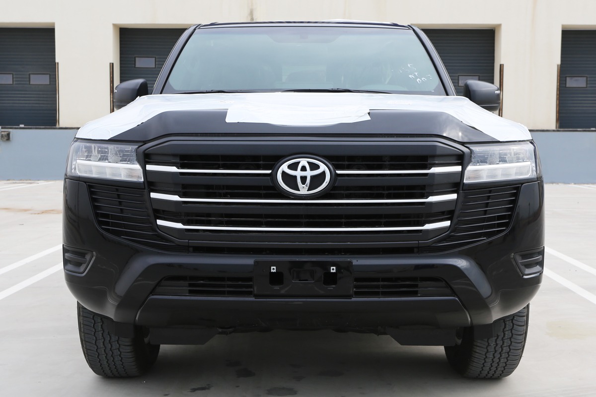 49151 - 2022 TOYOTA LAND CRUISER 300 3.3L V6 Twin Turbo Diesel - Euro 4 UAE