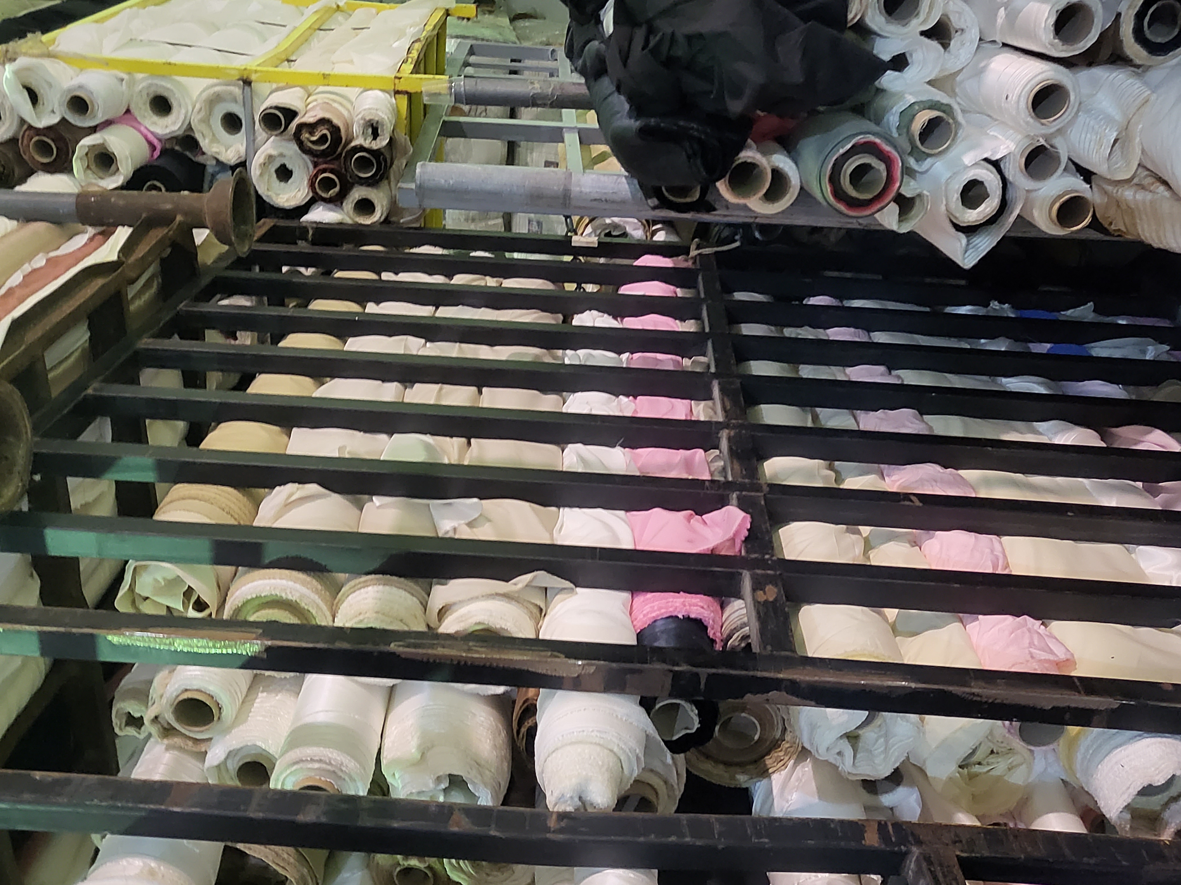 50852 - STOCK OF DIFFERENT FABRICS FOR LINING Europe