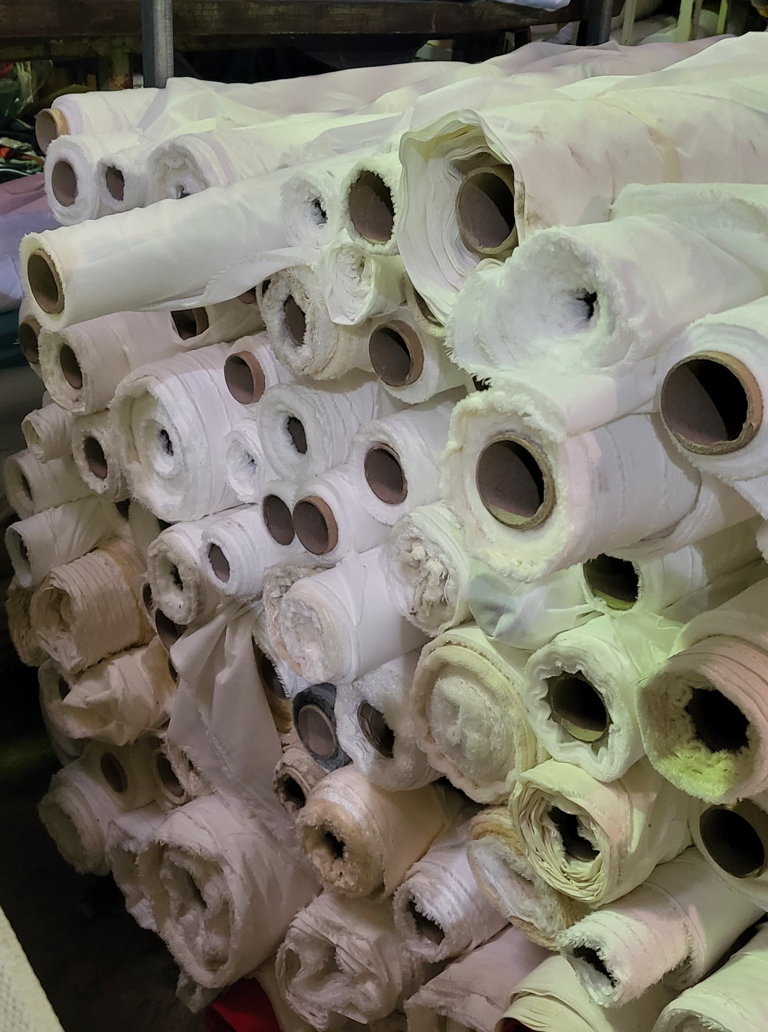 51383 - STOCK OF DIFFERENT FABRICS FOR LINING Europe