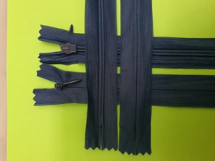 52440 - Zippers stock Europe